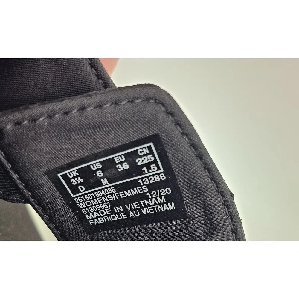 NIB Women's Clarks Wave2.0 Sea. Sandals Black Combi Size 6M